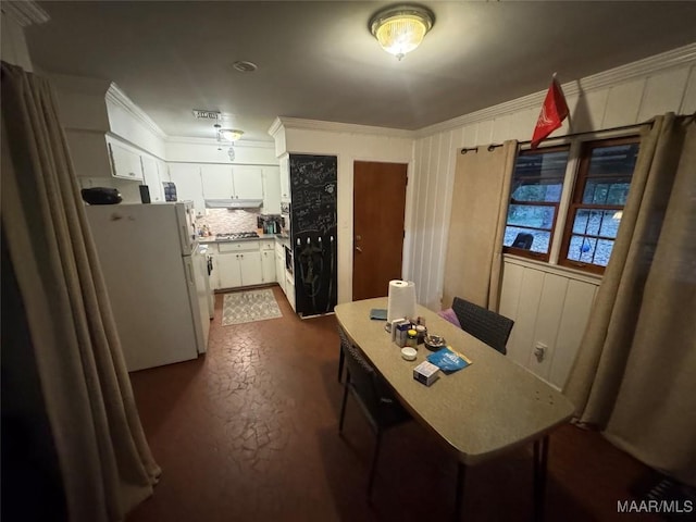 dining area featuring ornamental molding and visible vents