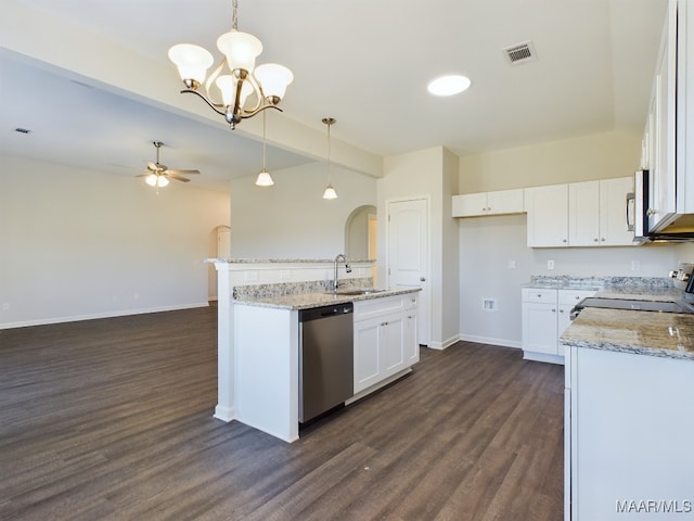 kitchen with a kitchen island with sink, stainless steel appliances, visible vents, white cabinetry, and decorative light fixtures