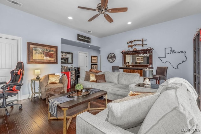 living area featuring ceiling fan, dark wood-type flooring, visible vents, and recessed lighting