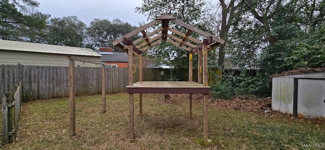 view of yard with a fenced backyard and an outdoor structure