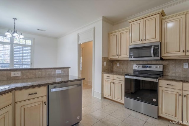 kitchen featuring decorative light fixtures, stainless steel appliances, dark countertops, backsplash, and ornamental molding