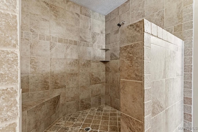 room details featuring a tile shower