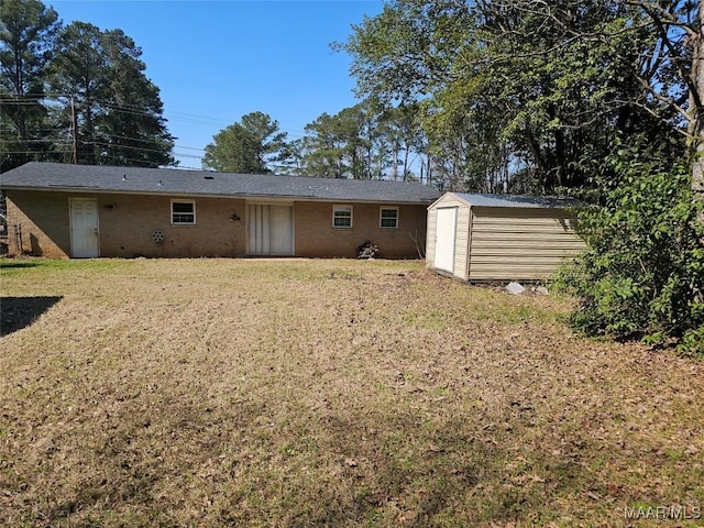 rear view of house featuring an outdoor structure, a storage shed, and a lawn