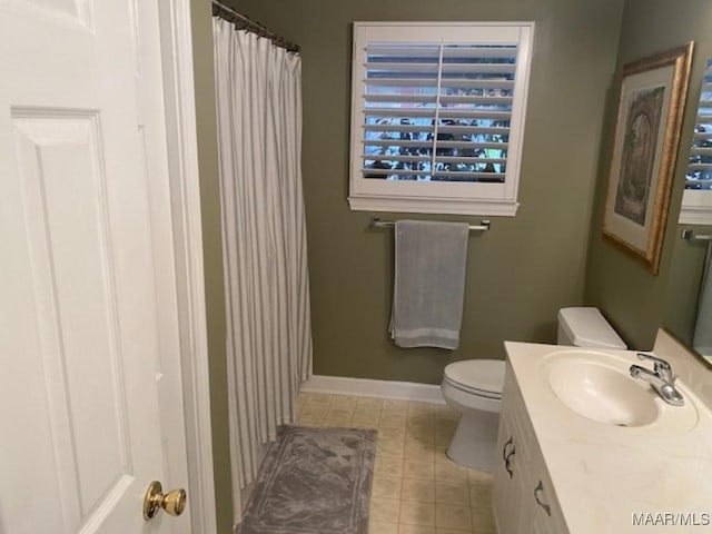 full bath with tile patterned flooring, toilet, a shower with shower curtain, vanity, and baseboards