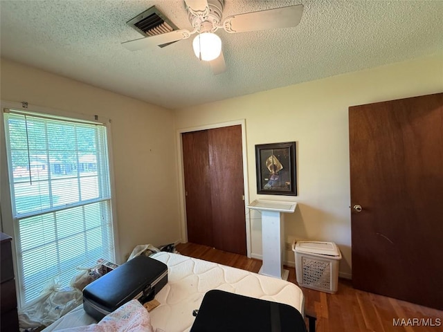 20 Glendale Dr, Selma, AL 36701 - bedroom featuring a closet, a textured ceiling, a ceiling fan, visible vents, and wood finished floors