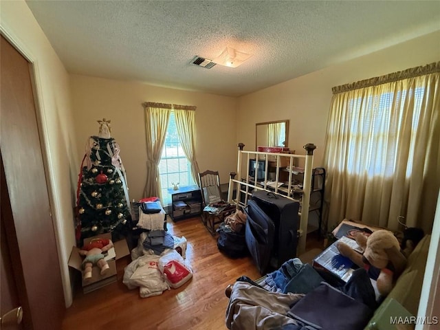 20 Glendale Dr, Selma, AL 36701 - interior space with a textured ceiling, wood finished floors, and visible vents