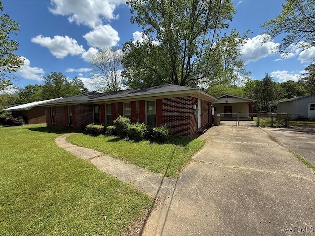 20 Glendale Dr, Selma, AL 36701 - single story home with a front yard, brick siding, driveway, and fence