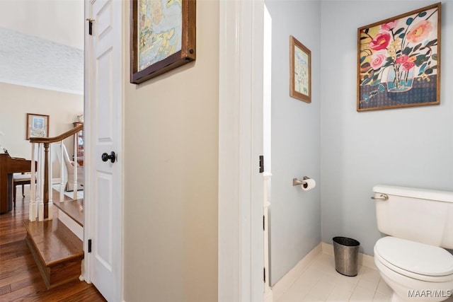 bathroom featuring toilet and baseboards