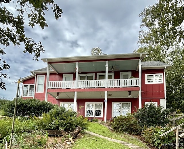 view of front facade with a balcony