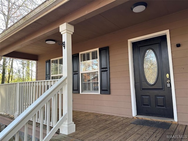 entrance to property featuring a porch