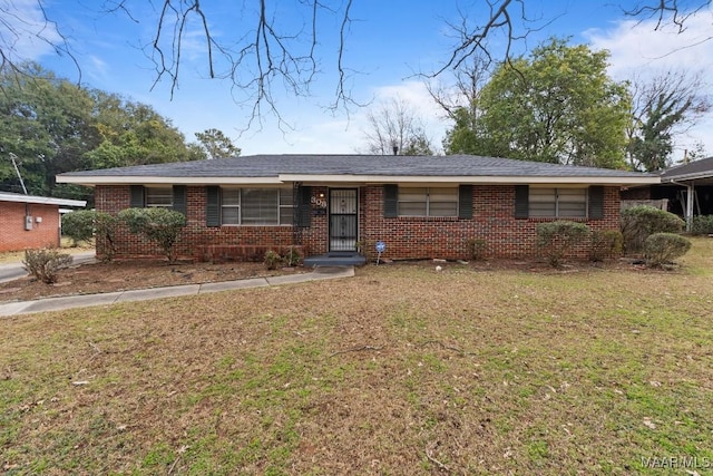 ranch-style house featuring a front lawn and brick siding