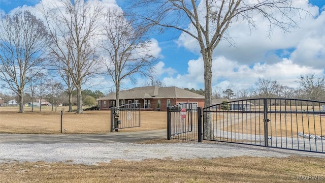 9524 County Road 42nd Rd, Jemison, AL 35085 - view of gate with a fenced front yard