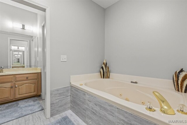 9524 County Road 42nd Rd, Jemison, AL 35085 - full bath featuring a jetted tub and vanity
