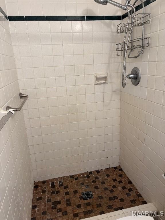 bathroom with a tile shower