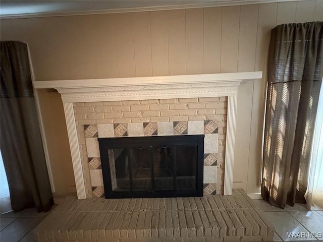 room details featuring a glass covered fireplace