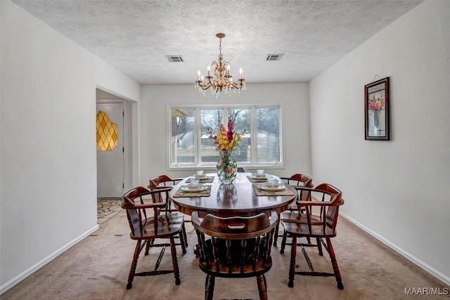 dining area featuring a textured ceiling, carpet, visible vents, and baseboards