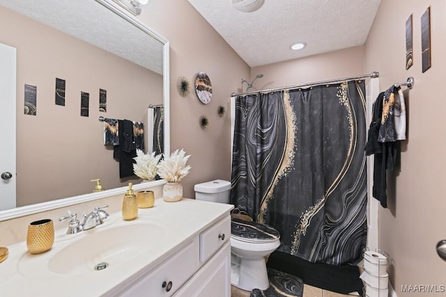 full bathroom featuring curtained shower, a textured ceiling, toilet, and vanity