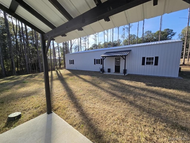 view of front of home featuring metal roof and a front yard