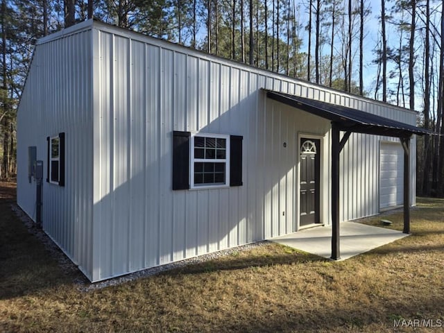 view of outbuilding