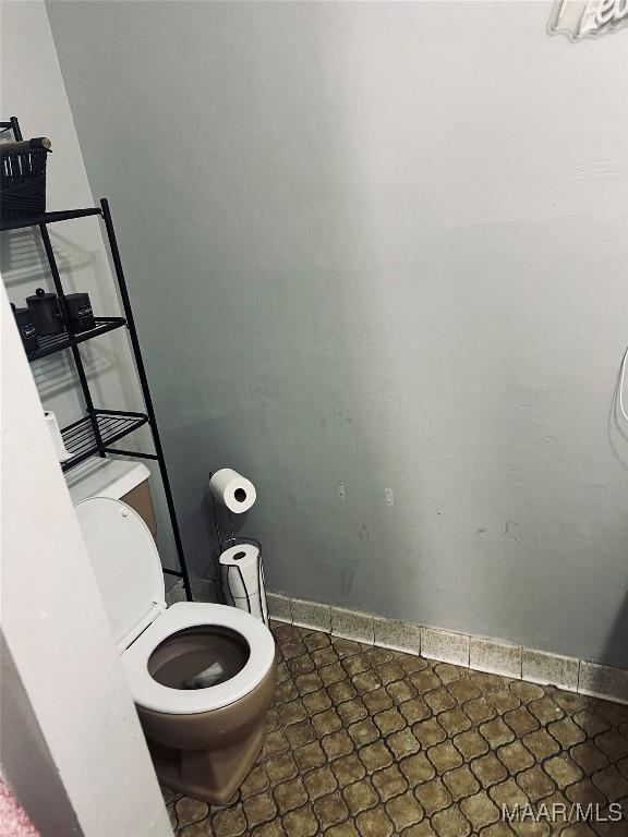 bathroom featuring toilet