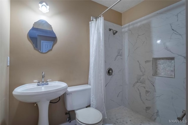 full bath featuring toilet and a shower with curtain