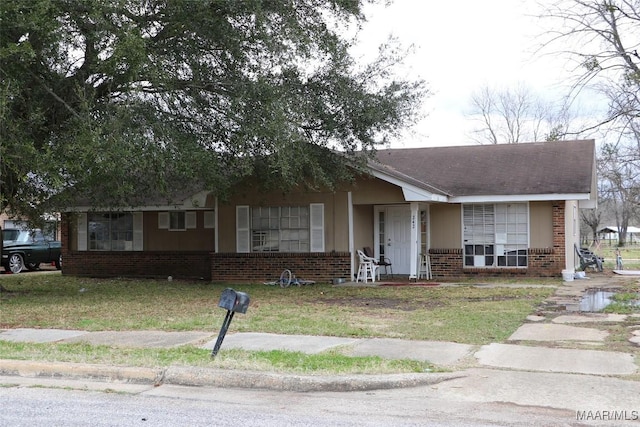 view of front facade featuring a front yard and brick siding