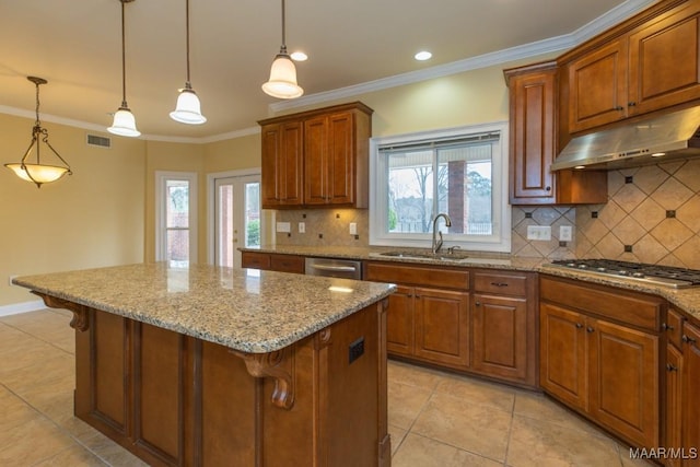 kitchen with visible vents, a kitchen island, stainless steel appliances, under cabinet range hood, and a sink