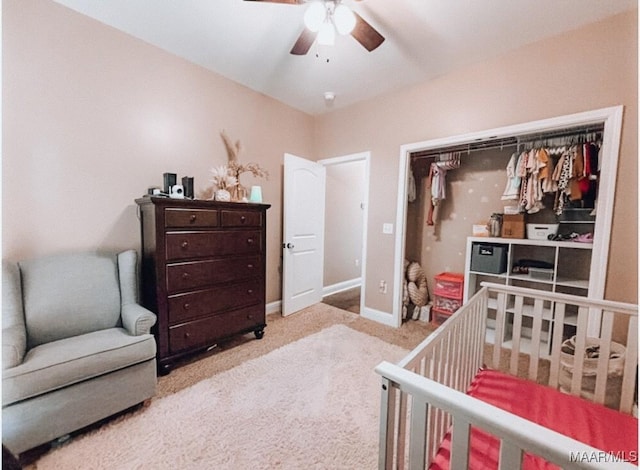 bedroom featuring carpet, baseboards, ceiling fan, and a closet