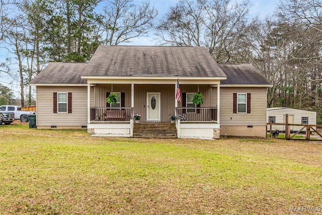 view of front facade with covered porch, a shingled roof, crawl space, and a front yard