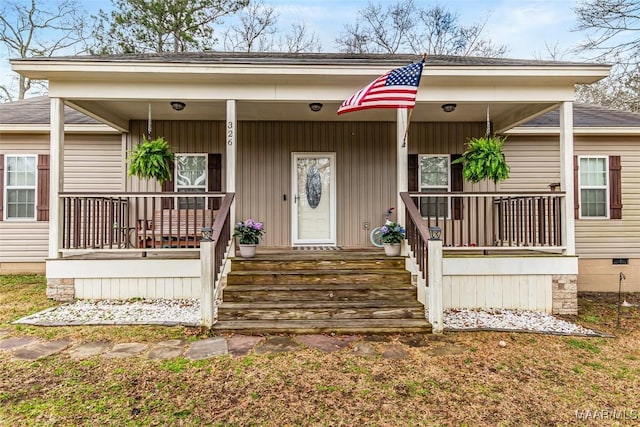 view of front facade featuring crawl space and covered porch