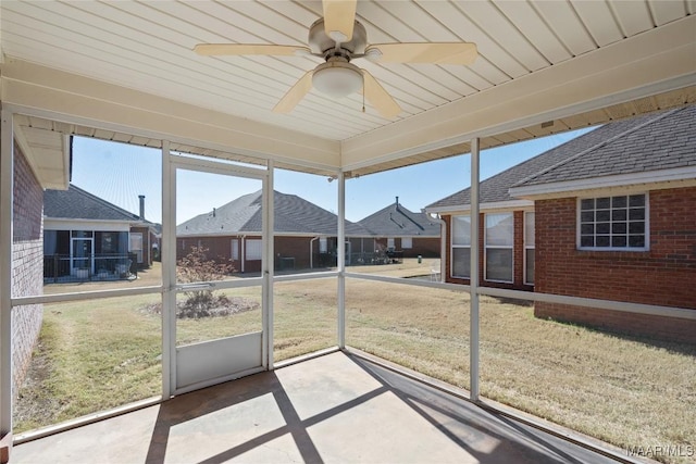 sunroom / solarium featuring a ceiling fan