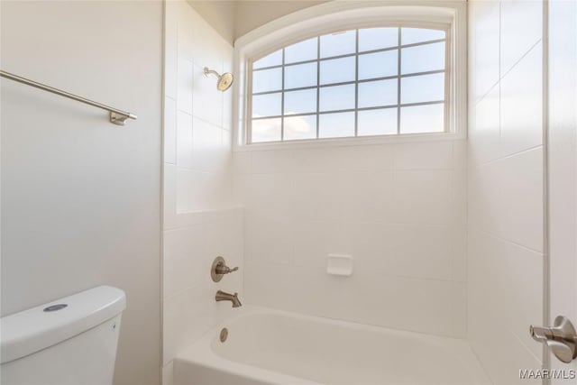 full bathroom featuring a wealth of natural light, shower / tub combination, and toilet