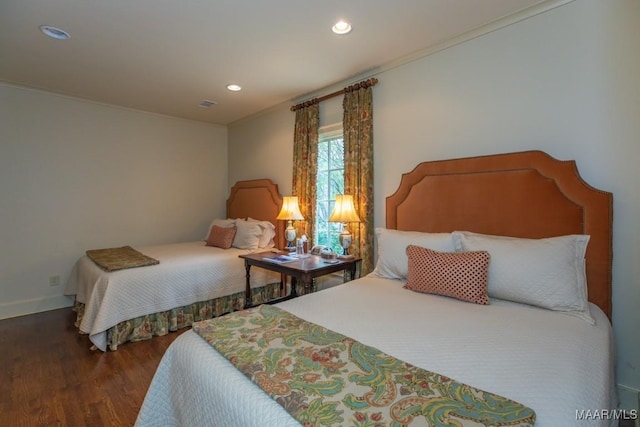 bedroom featuring baseboards, wood finished floors, visible vents, and recessed lighting