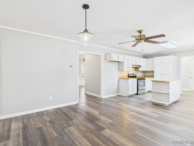 kitchen featuring under cabinet range hood, wood finished floors, white cabinets, crown molding, and stainless steel electric range oven