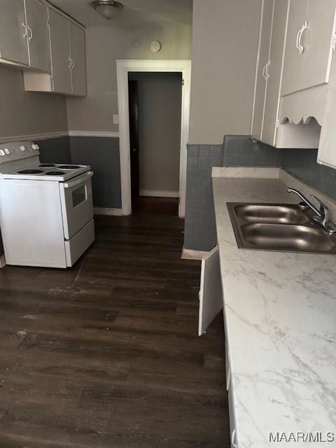 kitchen featuring a sink, electric range, dark wood-style flooring, and light countertops