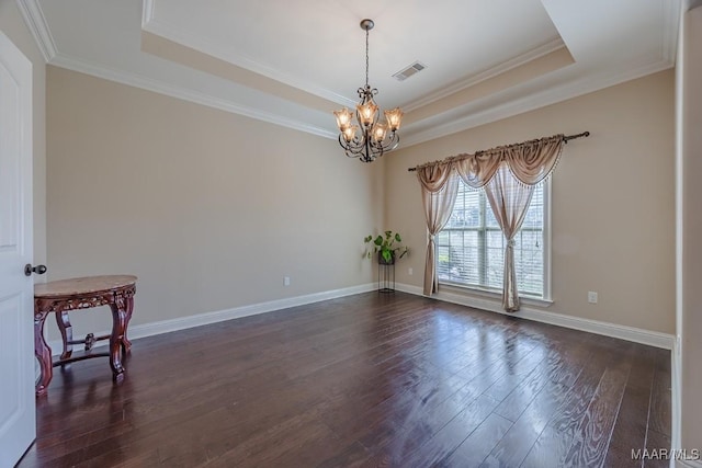 empty room featuring baseboards, visible vents, dark wood finished floors, a tray ceiling, and a notable chandelier