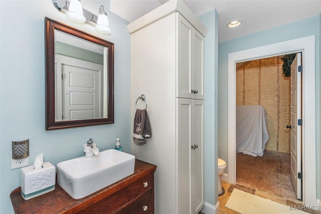 full bathroom featuring recessed lighting, toilet, and vanity