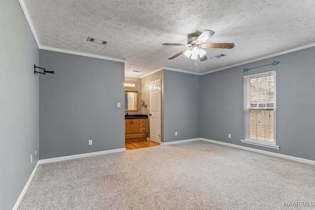 interior space featuring a barn door, a ceiling fan, visible vents, and light carpet