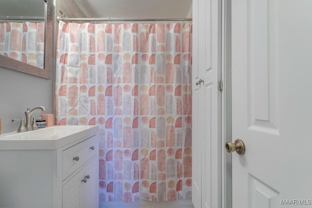 bathroom with a shower with curtain and vanity