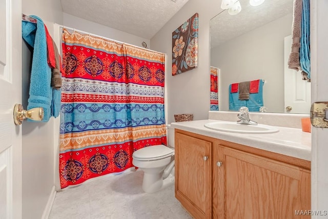 bathroom with curtained shower, a textured ceiling, vanity, and toilet