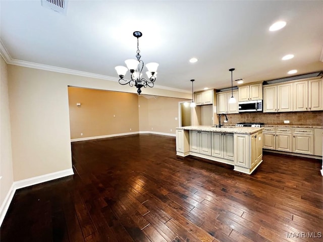 kitchen featuring stainless steel microwave, visible vents, dark wood-type flooring, baseboards, and decorative backsplash