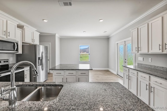 5619 Wyatt Ct, Montgomery, AL 36116 - kitchen with a sink, stainless steel appliances, visible vents, and ornamental molding