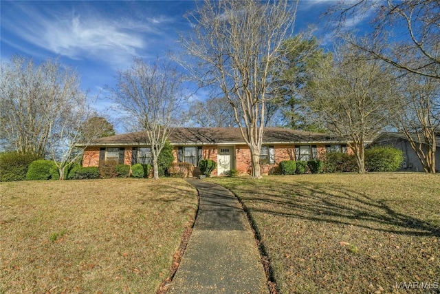 ranch-style home with a front yard