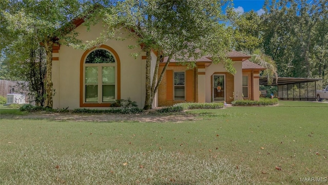 125 Greenfield Pl, Wetumpka, AL 36093 - mediterranean / spanish-style home with an attached carport, a front lawn, and stucco siding