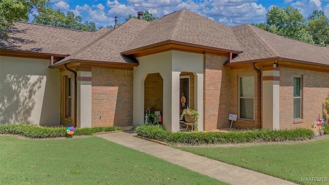 125 Greenfield Pl, Wetumpka, AL 36093 - entrance to property with brick siding, a yard, and roof with shingles