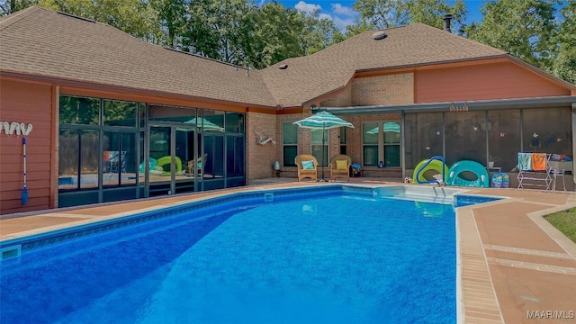 125 Greenfield Pl, Wetumpka, AL 36093 - pool with a patio and a sunroom
