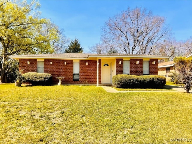 5531 E Shades Valley Dr, Montgomery, AL 36108 - ranch-style house featuring brick siding and a front lawn