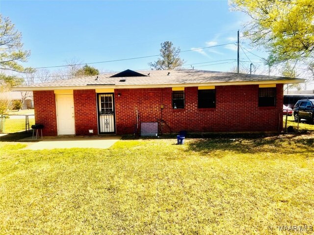 5531 E Shades Valley Dr, Montgomery, AL 36108 - rear view of property featuring a yard, fence, and brick siding
