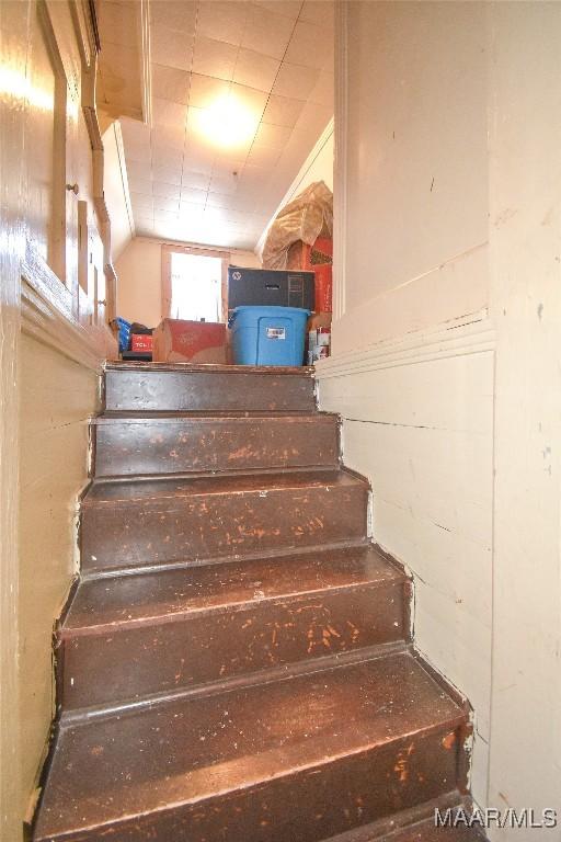141 S Central Ave, Alexander City, AL 35010 - view of staircase