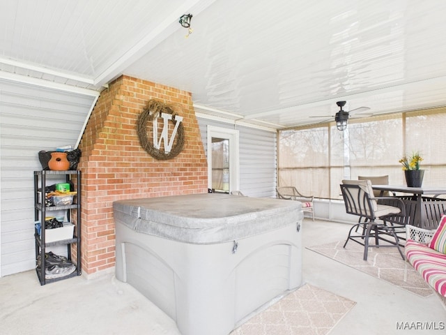 sunroom / solarium with a ceiling fan